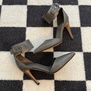 Vince Gray Leather Ankle Cuff Pointed Toe Heels Size 7 37.5